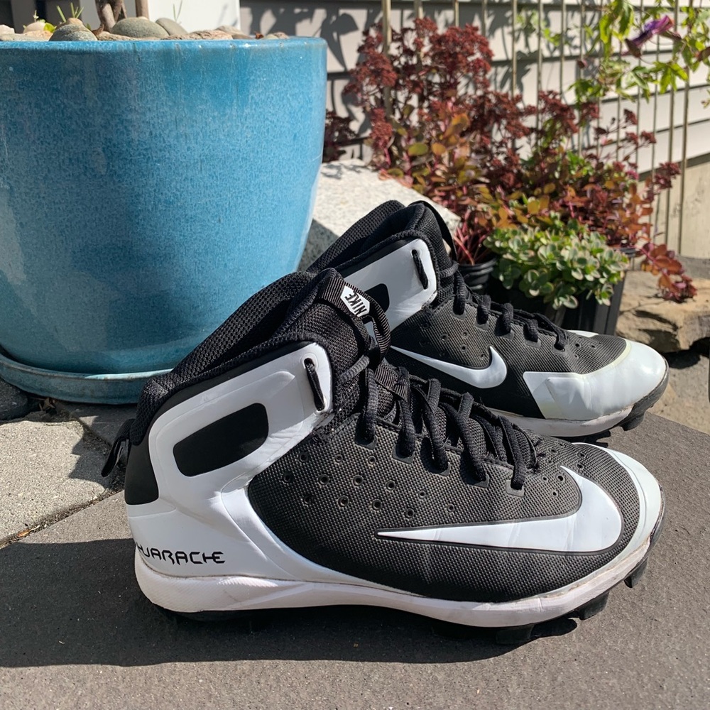 Nike 5.5Y Huarache Football cleats